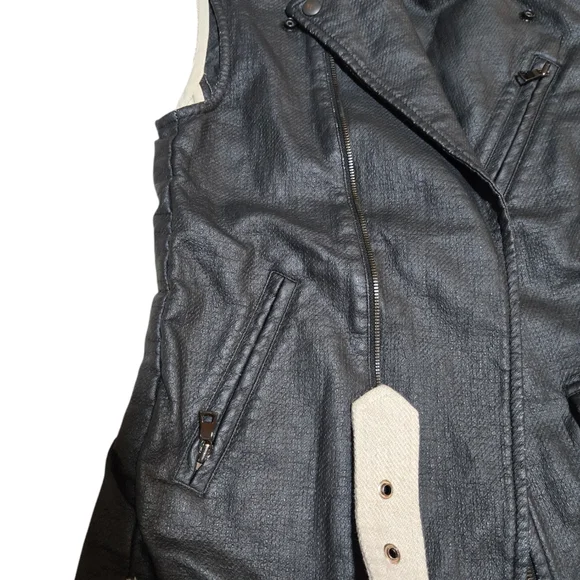 NWOT Laveer Size XS Vest All Natural Vicose, Linen, and Cotton. - Picture 8 of 9